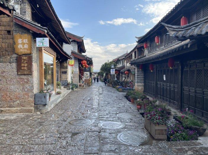 卧底夫妻假戏成真，妻子牺牲后丈夫不再娶，7年后“亡妻”找上门